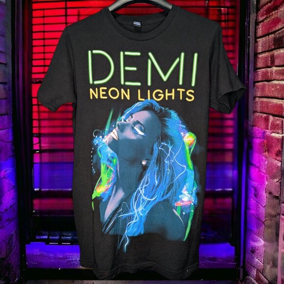 Demi Lovato Neon Lights Tour 2014 T-Shirt - Picture 1 of 5